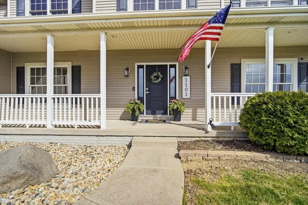 $405,000 | 1101 North Pine Street, El Paso, IL 61738