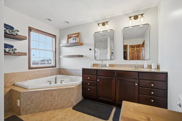 $405,000 | 1101 North Pine Street, El Paso, IL 61738