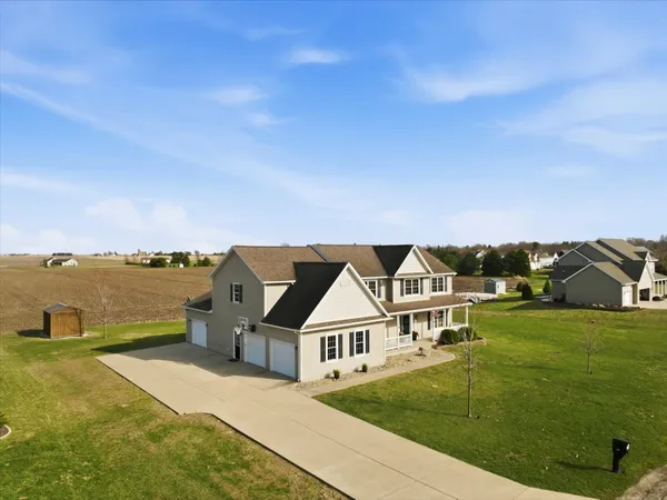 $405,000 | 1101 North Pine Street, El Paso, IL 61738