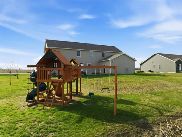 $405,000 | 1101 North Pine Street, El Paso, IL 61738