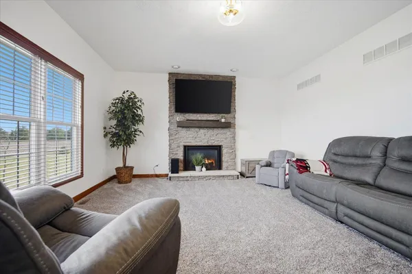 $405,000 | 1101 North Pine Street, El Paso, IL 61738