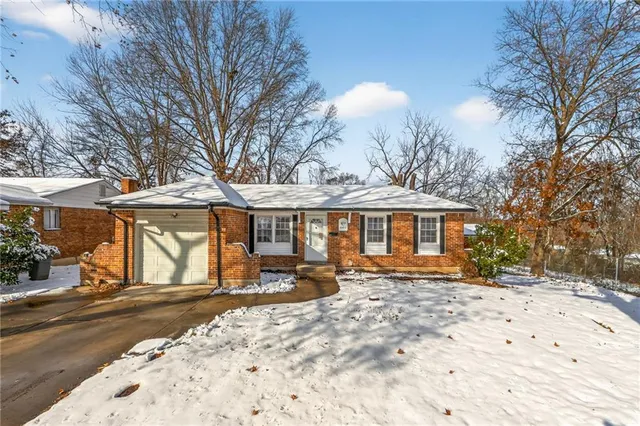 $260,000 | 16812 East 35th Street South, Independence, MO 64055