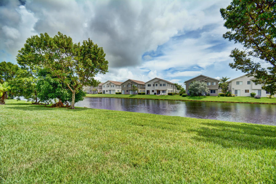 1006 Center Stone Lane Riviera Beach, FL 33404 - Photo 27 of 28 27