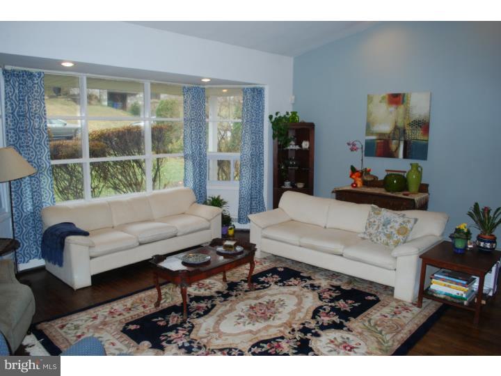 1042 Old Ford Road Abington, PA 19006 - Photo 2 of 15 Living Room
