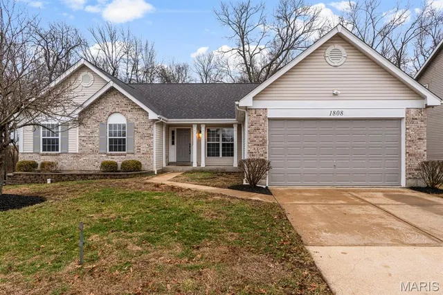 $425,000 | 1808 Westlake Court, Pacific, MO 63069