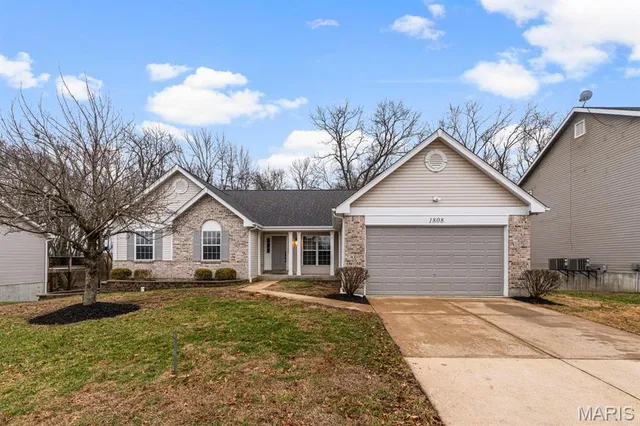 $425,000 | 1808 Westlake Court, Pacific, MO 63069