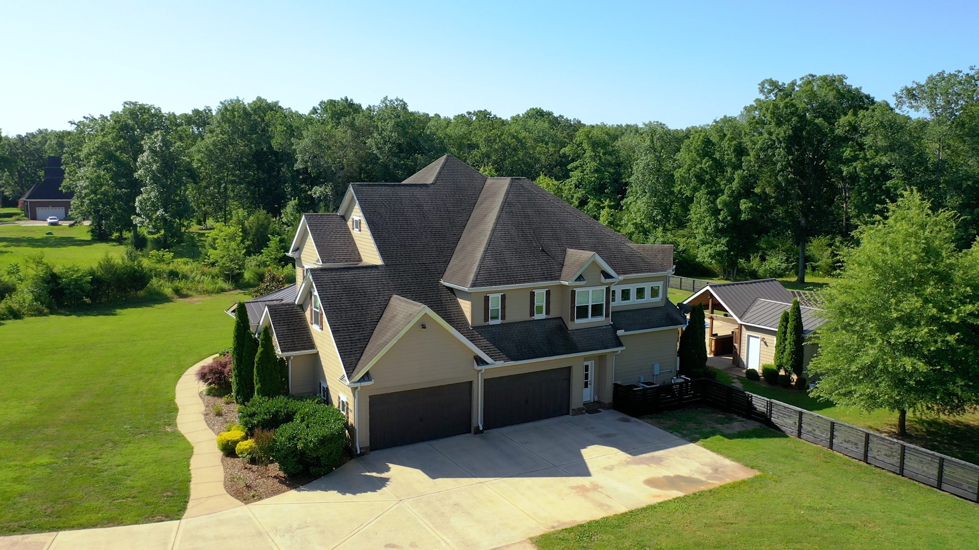 159 Coldstream Road Murfreesboro, TN 37127 - Photo 9 of 34 a front view of a house with a yard