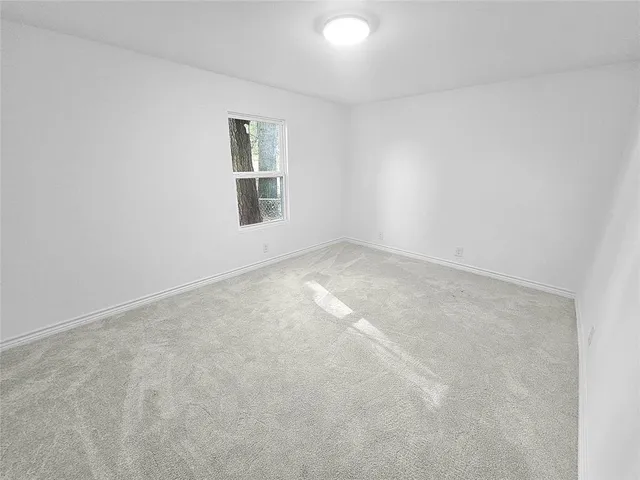 $1,300 | 106 Silveroaks Street, Gun Barrel City, TX 75156