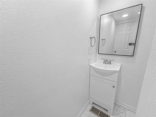 $1,300 | 106 Silveroaks Street, Gun Barrel City, TX 75156