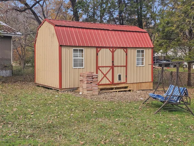 $1,300 | 106 Silveroaks Street, Gun Barrel City, TX 75156