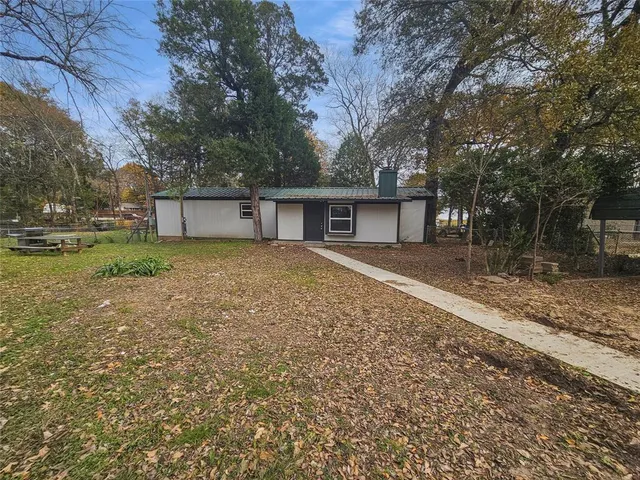 $1,300 | 106 Silveroaks Street, Gun Barrel City, TX 75156