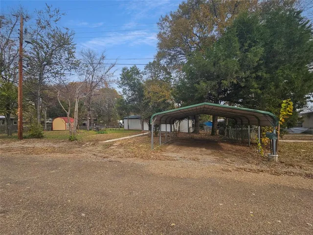 $1,300 | 106 Silveroaks Street, Gun Barrel City, TX 75156