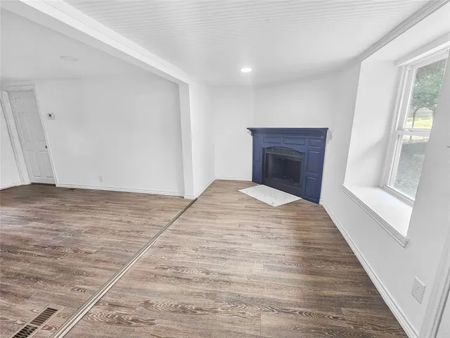 $1,300 | 106 Silveroaks Street, Gun Barrel City, TX 75156