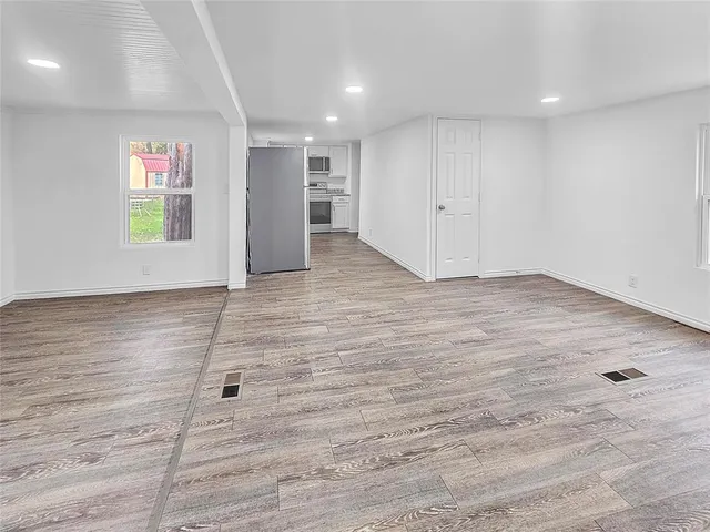 $1,300 | 106 Silveroaks Street, Gun Barrel City, TX 75156