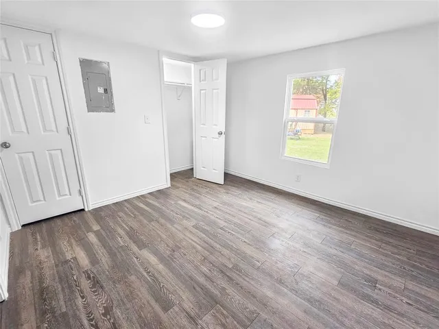 $1,300 | 106 Silveroaks Street, Gun Barrel City, TX 75156