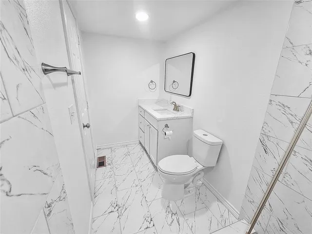 $1,300 | 106 Silveroaks Street, Gun Barrel City, TX 75156