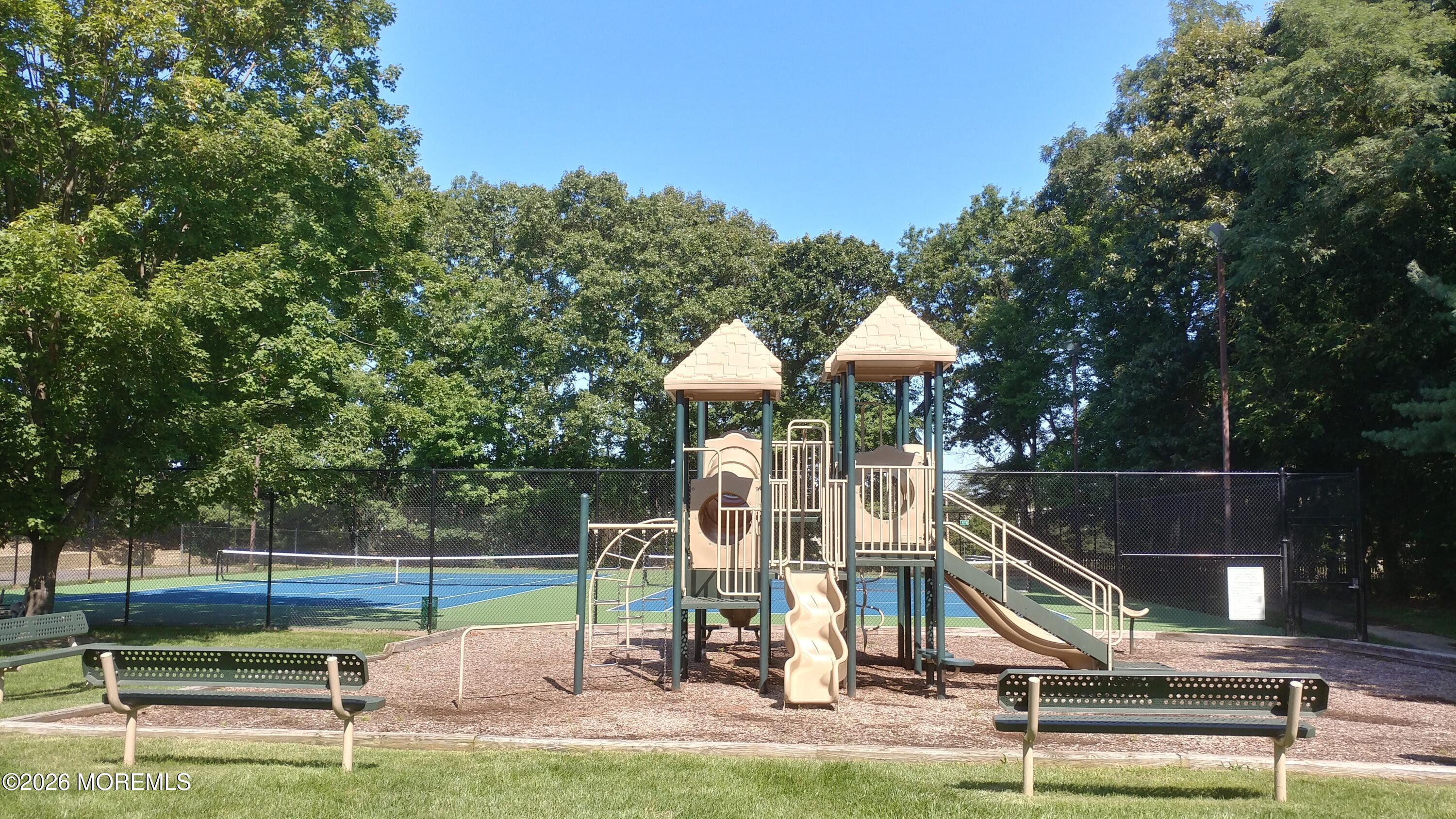 33 Balmoral Court Matawan, NJ 07747 - Photo 19 of 20
