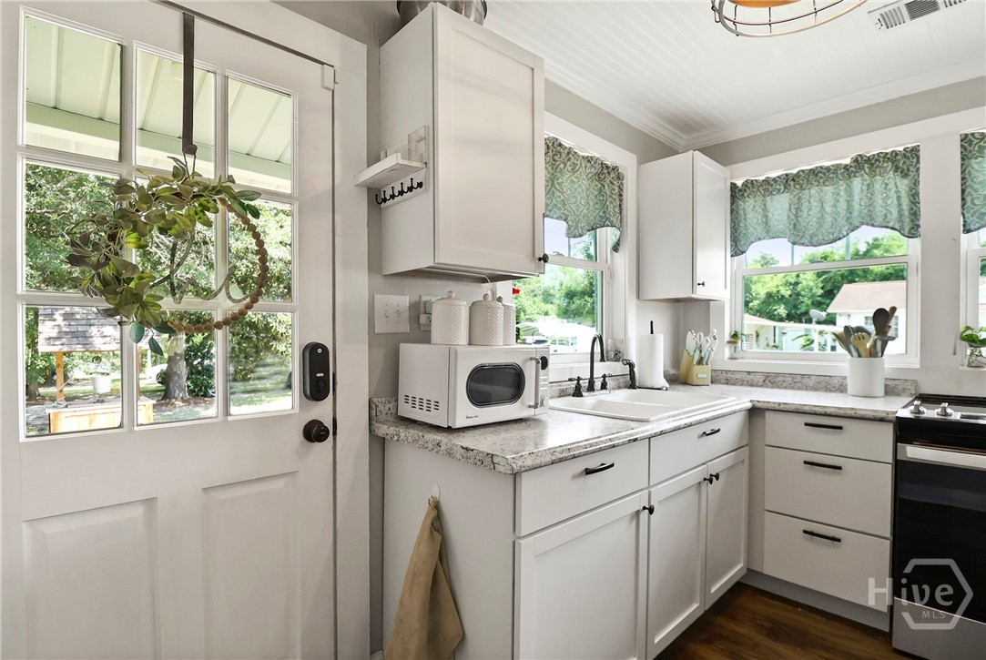 702 Lexington Avenue Rincon, GA 31326 - Photo 14 of 28 Kitchen
