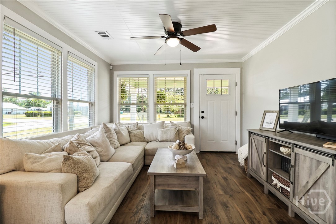 702 Lexington Avenue Rincon, GA 31326 - Photo 9 of 28 Living Room