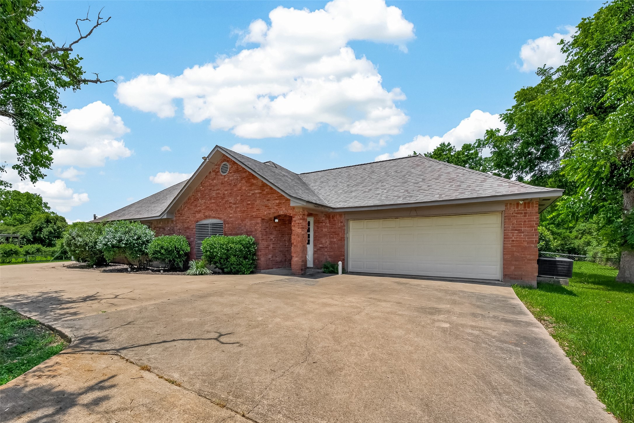 1012 Lilley Road Alvin, TX 77511 - Photo 2 of 29