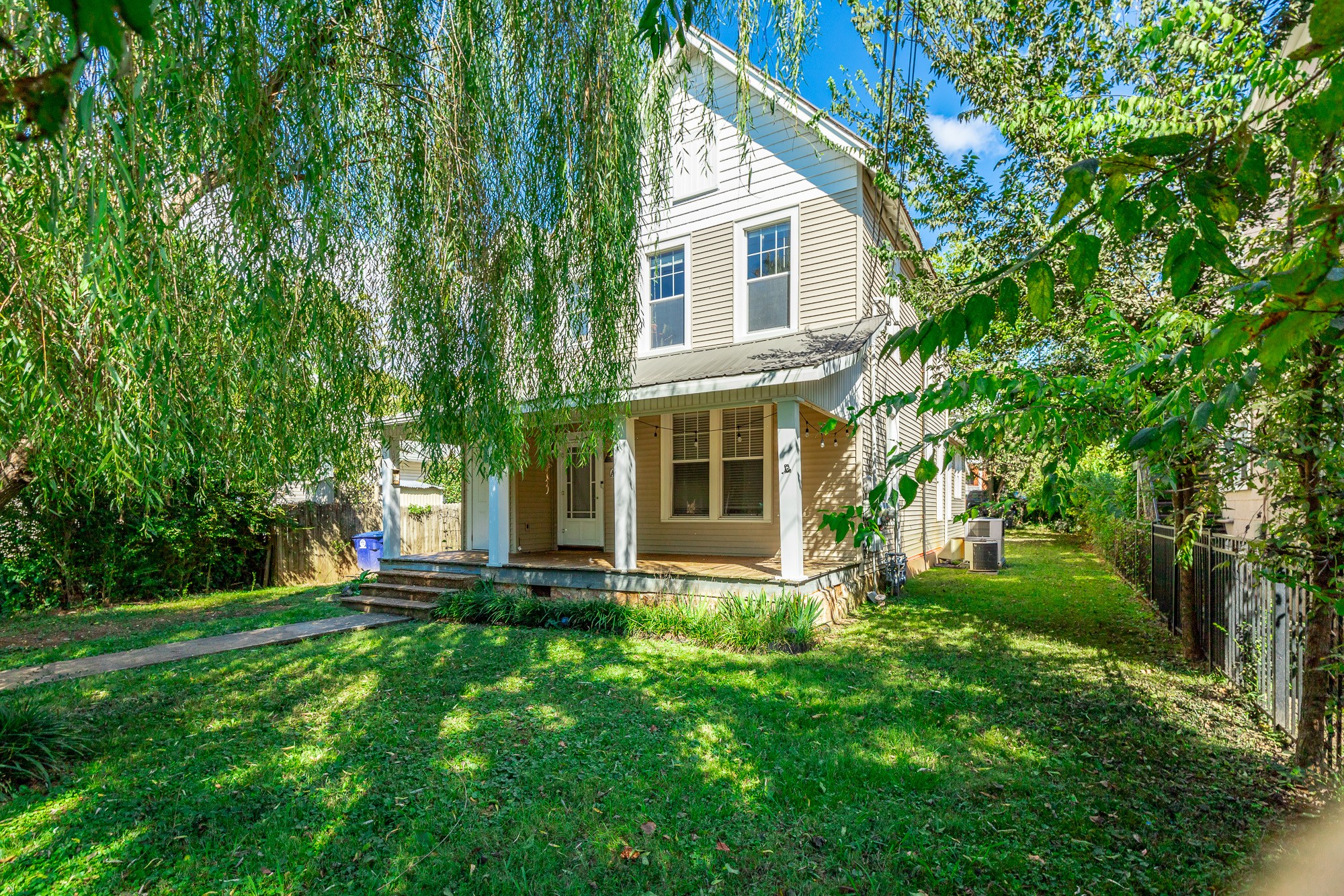 407 Colville Street Chattanooga, TN 37405 - Photo 45 of 50 a front view of a house with a yard