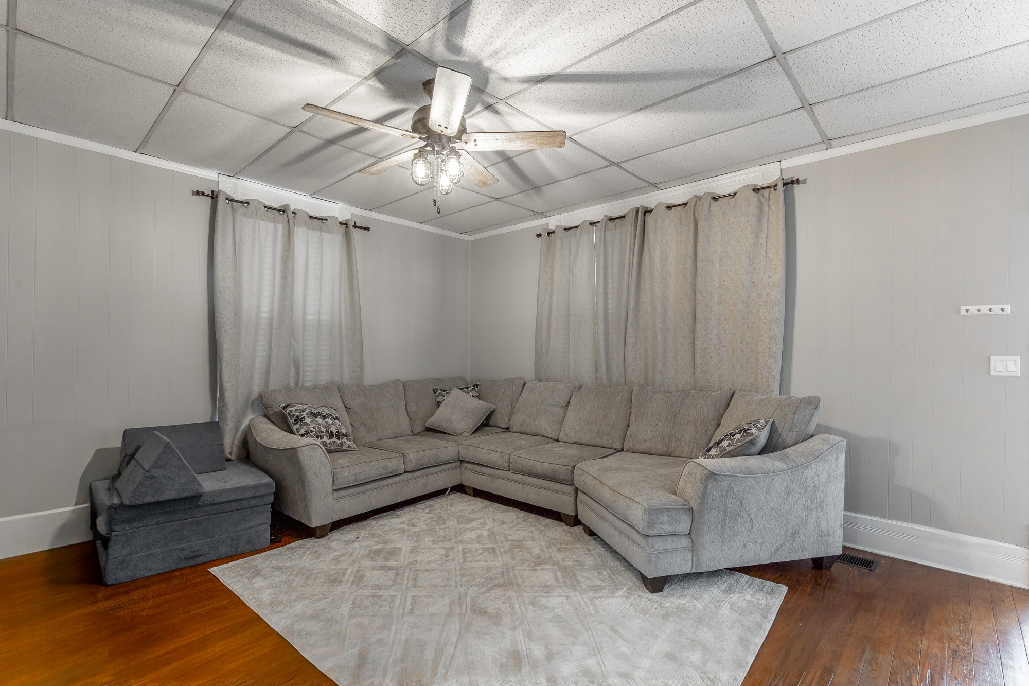 407 Colville Street Chattanooga, TN 37405 - Photo 5 of 50 a living room with furniture and a ceiling fan