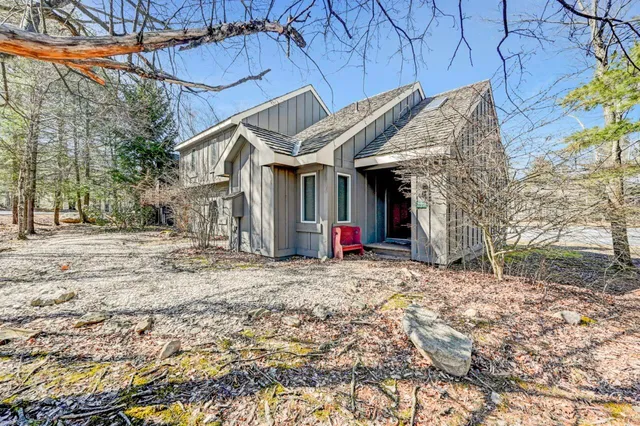 $199,900 | 390 Snow Ridge Cir Lake, Lake Harmony, PA 18624