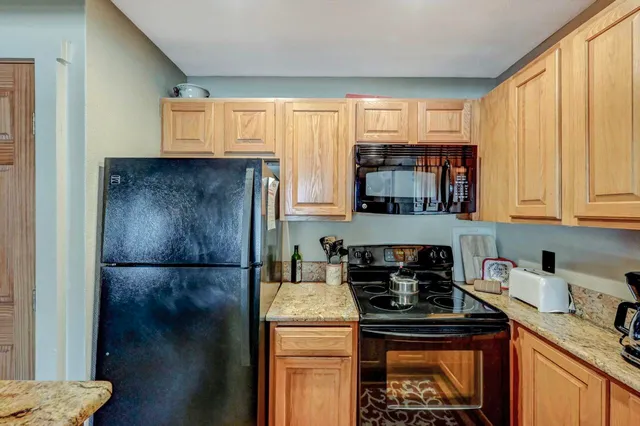 $199,900 | 390 Snow Ridge Cir Lake, Lake Harmony, PA 18624