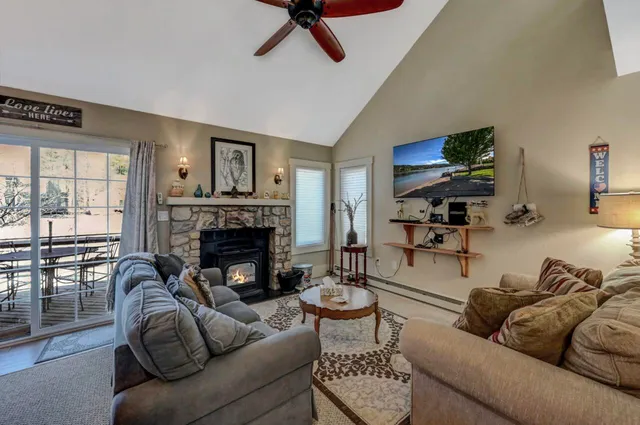 $199,900 | 390 Snow Ridge Cir Lake, Lake Harmony, PA 18624