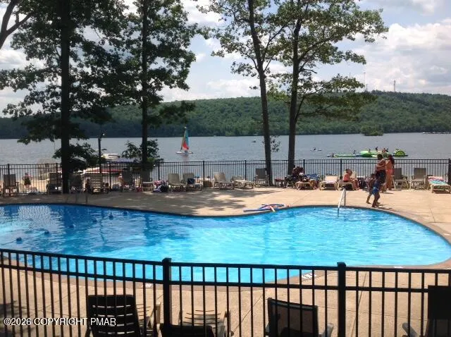 $199,900 | 390 Snow Ridge Cir Lake, Lake Harmony, PA 18624