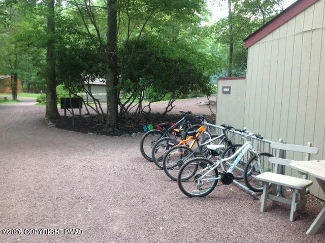 $199,900 | 390 Snow Ridge Cir Lake, Lake Harmony, PA 18624