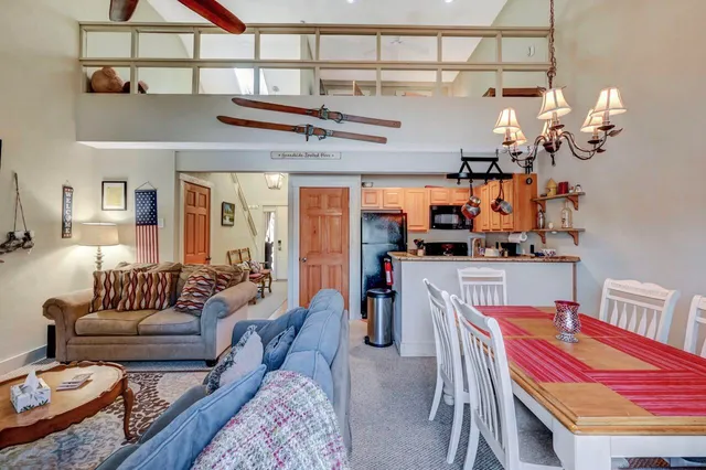 $199,900 | 390 Snow Ridge Cir Lake, Lake Harmony, PA 18624