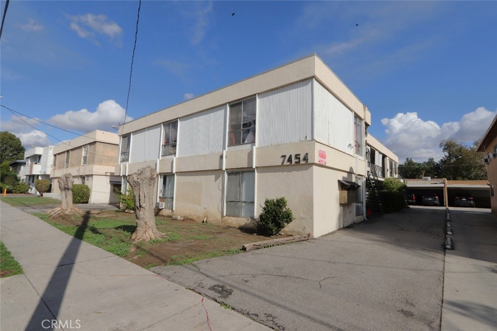 7454 Canby Avenue Reseda, CA 91335 - Photo 2 of 16