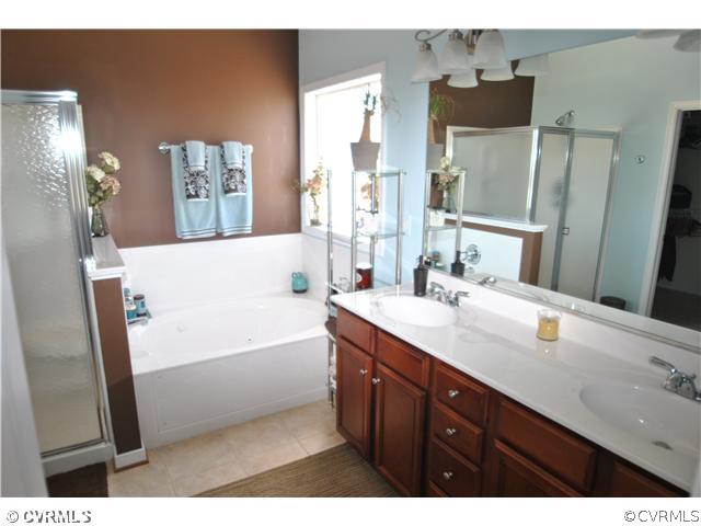 5320 Wellington Ridge Road Henrico, VA 23231 - Photo 14 of 24 Master Bath