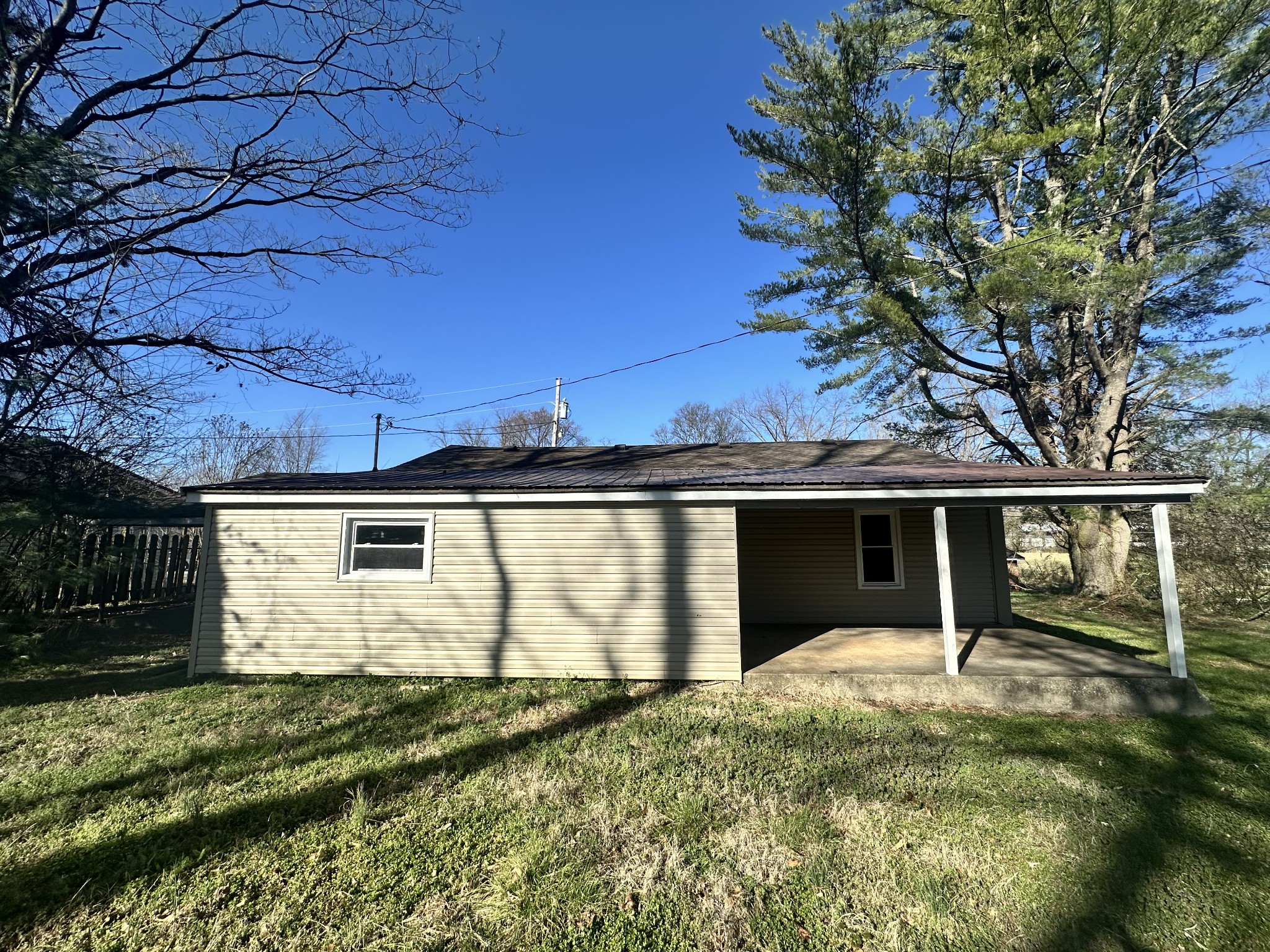 204 Ruby Street Winchester, TN 37398 - Photo 14 of 14 front view of a house with a yard