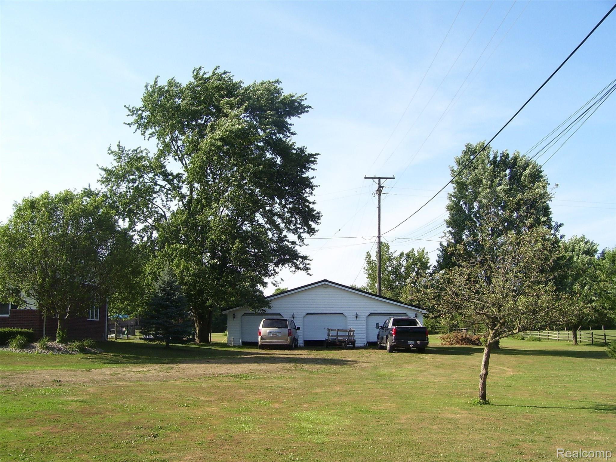 23233 Dayton Road Armada, MI 48005 - Photo 3 of 20 100_5596.JPG