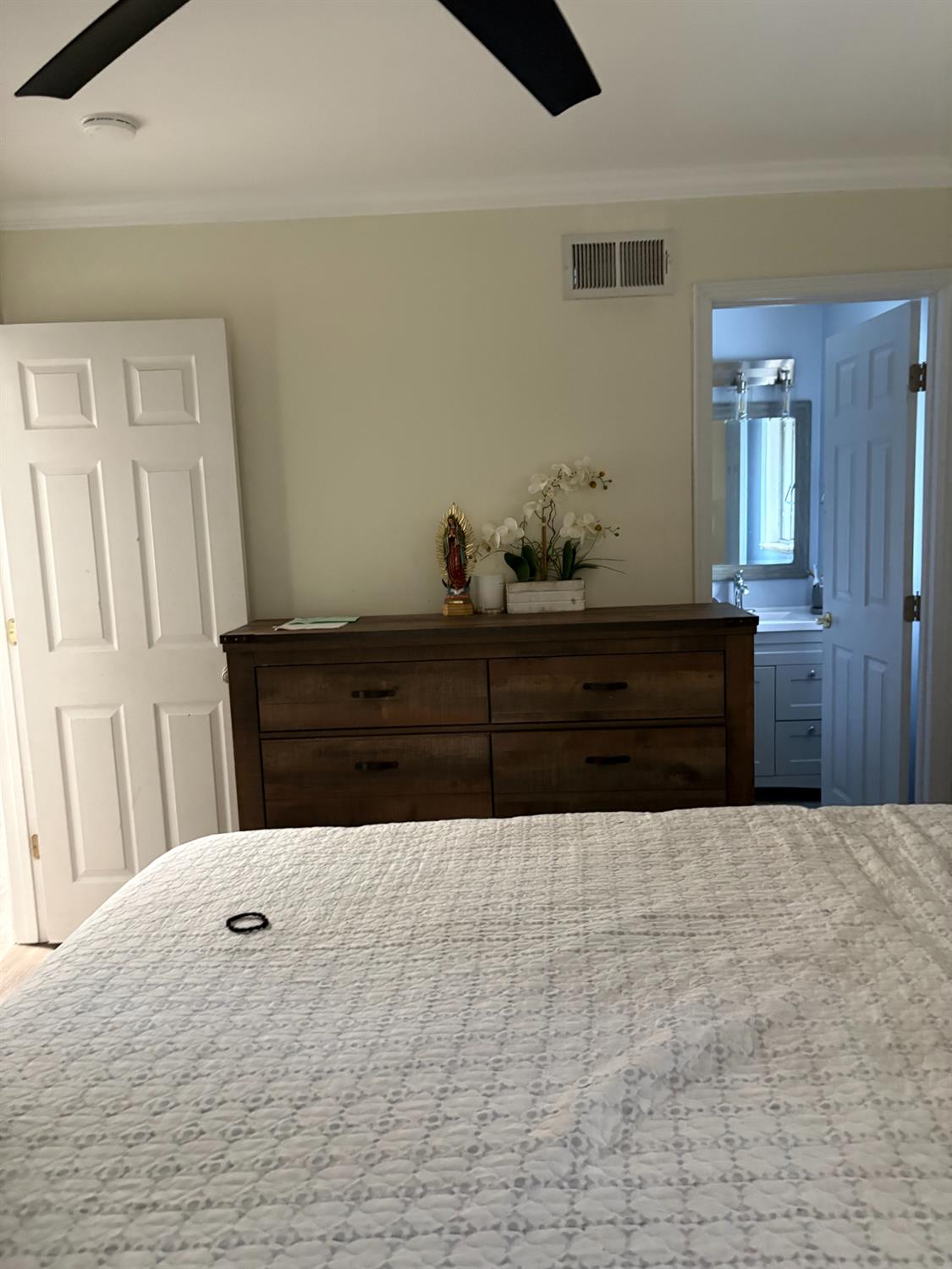 8415 Winding Way Fair Oaks, CA 95628 - Photo 20 of 27 a bathroom with a bathtub and a potted plant