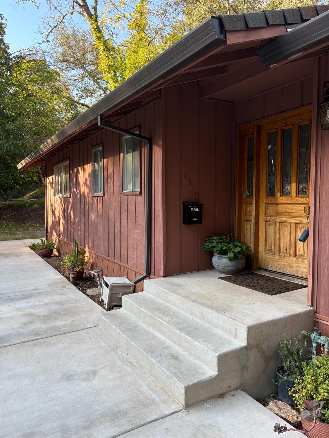 8415 Winding Way Fair Oaks, CA 95628 - Photo 6 of 27 a front view of a house