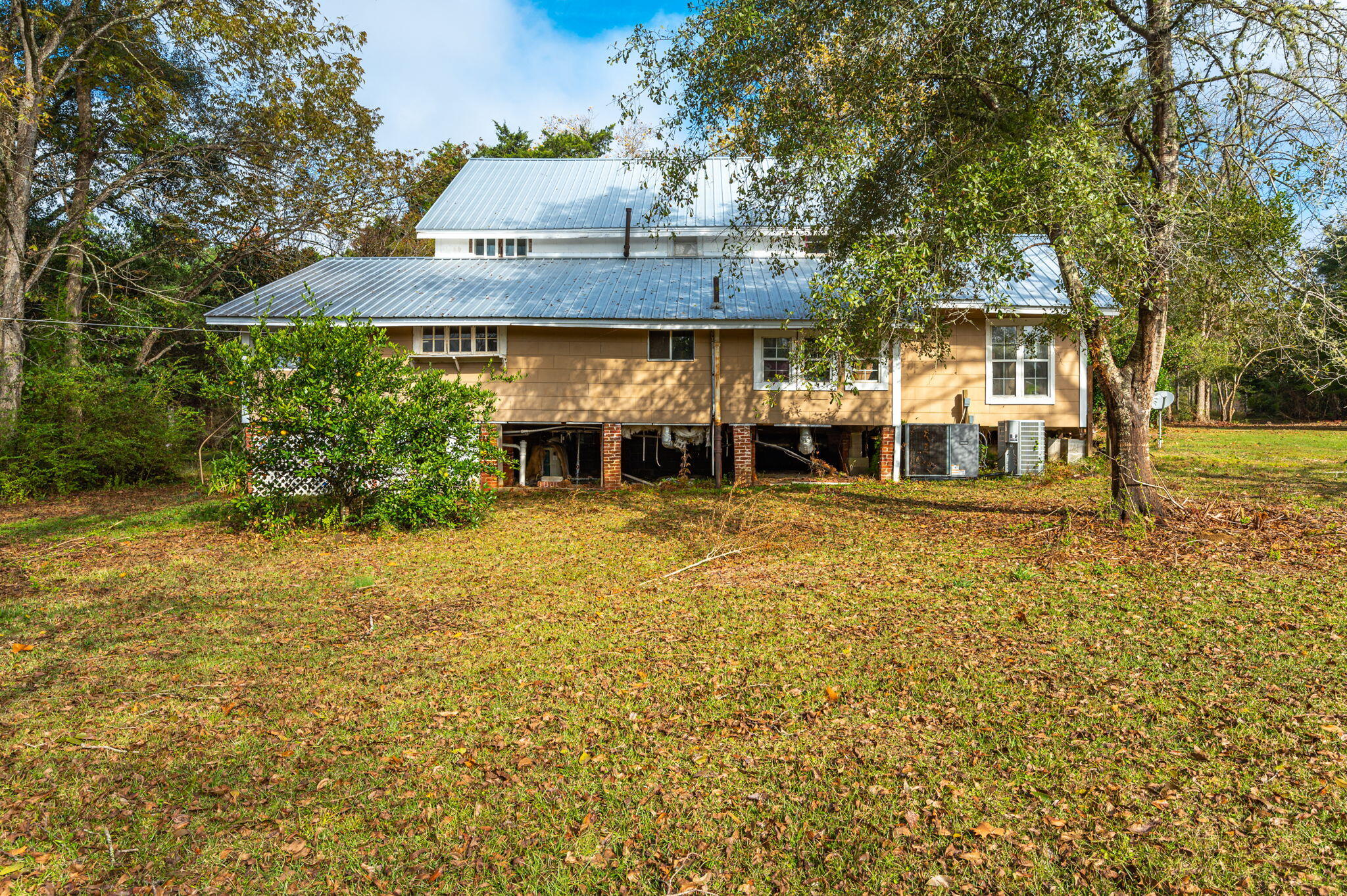 1390 Baker Manning Loop Ponce de Leon, FL 32455 - Photo 47 of 49 front view of a house with a yard