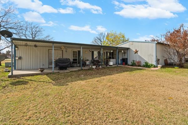 4861 E Highway Springtown, TX 76082 - Photo 29 of 29 a front view of house with yard