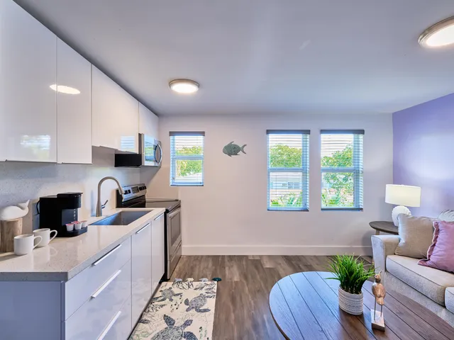 $1,600 | 2020 Washington Street, Unit 5, Hollywood, FL 33020