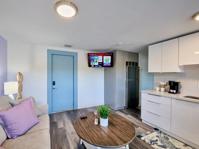 $1,600 | 2020 Washington Street, Unit 5, Hollywood, FL 33020