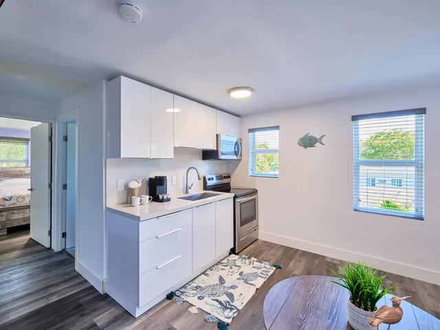 $1,600 | 2020 Washington Street, Unit 5, Hollywood, FL 33020