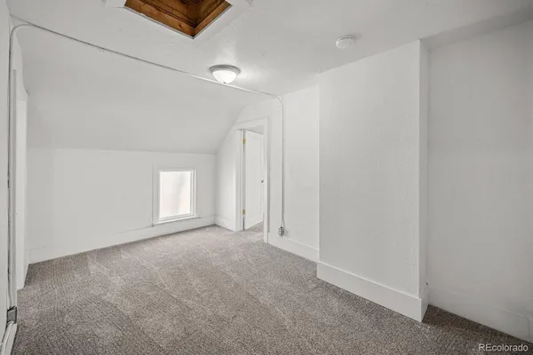 a view of empty room with window