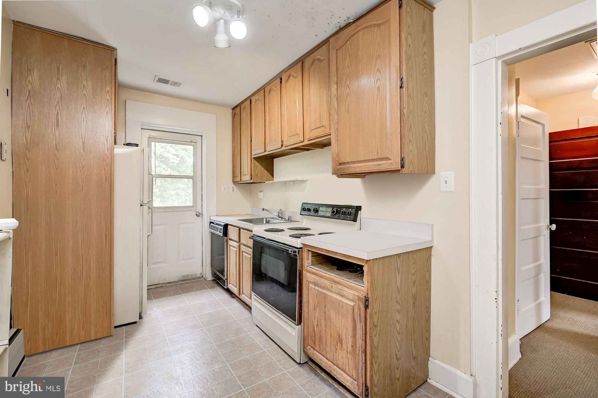 4710 Linthicum Road Dayton, MD 21036 - Photo 8 of 31 Kitchen