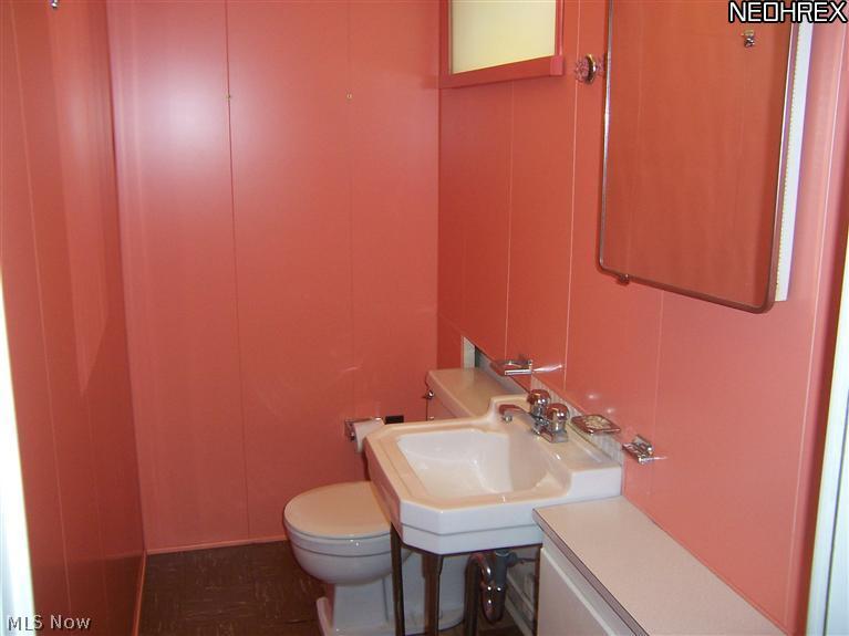 6254 Holburn Road Parma, OH 44129 - Photo 16 of 19