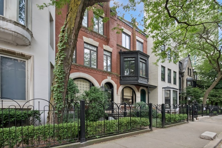 1310 North Ritchie Court, Unit 27B Chicago, IL 60610 - Photo 29 of 31 a front view of a house with garden