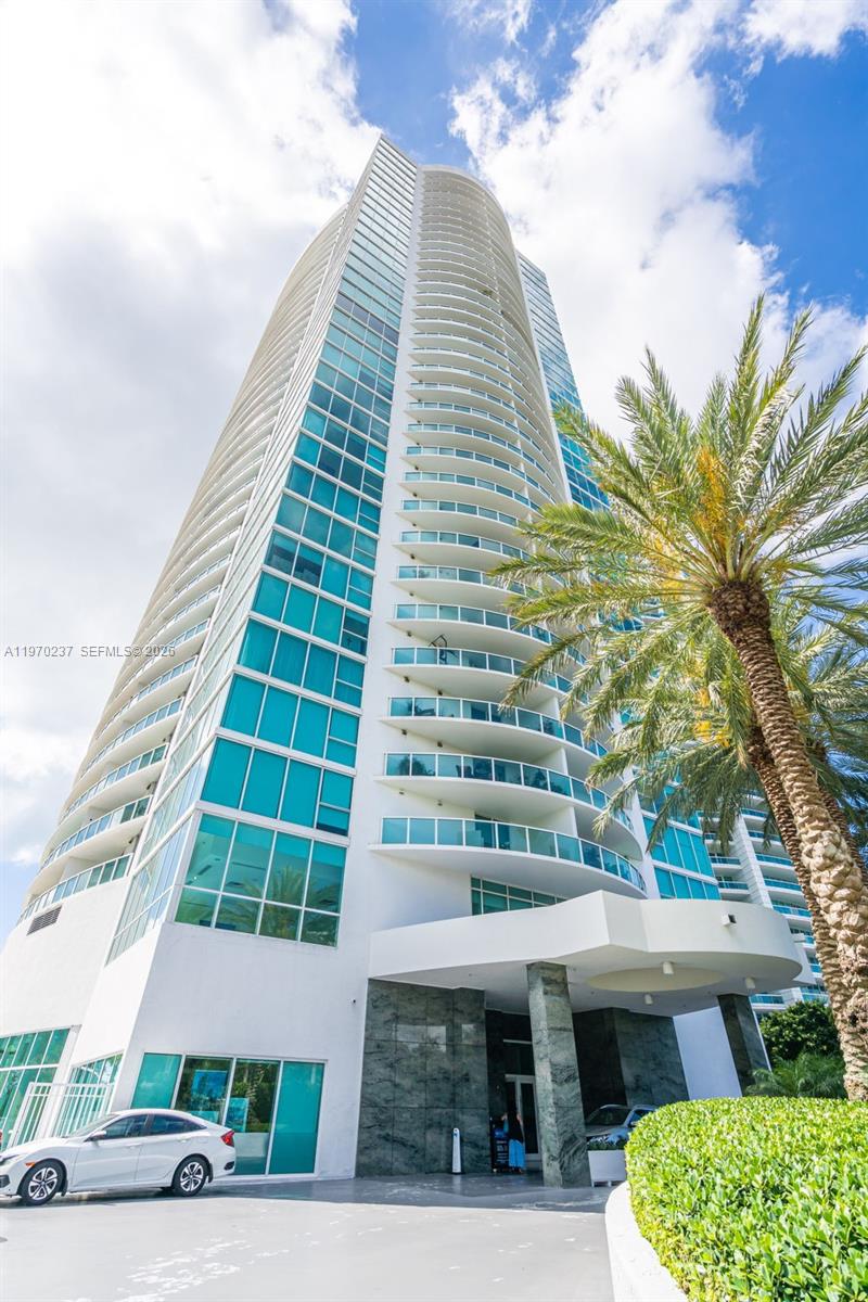 2101 Brickell Avenue, Unit 306 Miami, FL 33129 - Photo 43 of 49 a front view of a multi story building