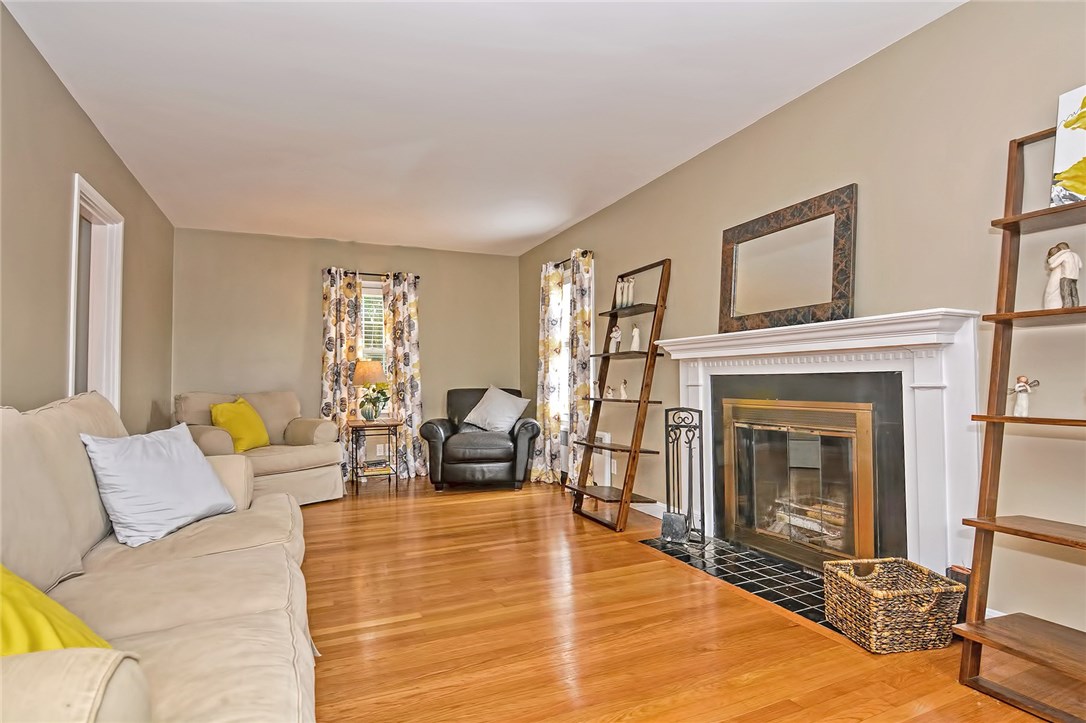 117 Scarborough Road Pawtucket, RI 02861 - Photo 8 of 34 Gallery Image 8