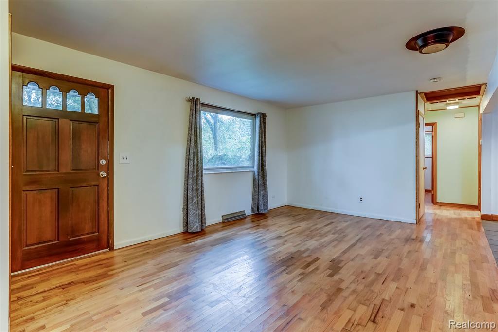 13839 Elwell Road Belleville, MI 48111 - Photo 11 of 25